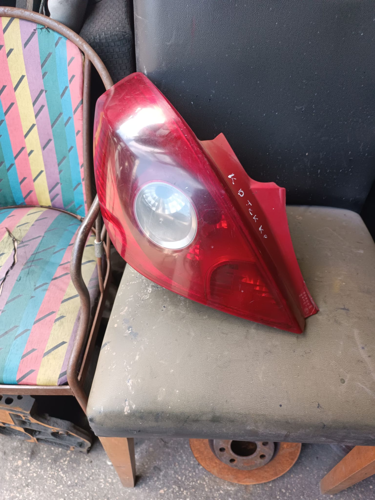 Opel Corsa d tek kapı sol arka stop